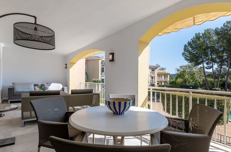 Renovated apartment for sale with large sun terrace and pool access in santa ponsa