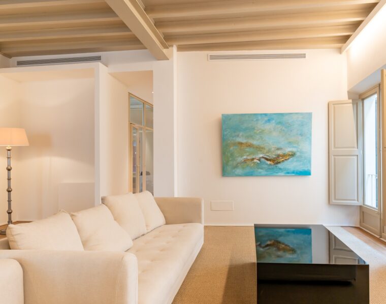 Refined apartment overlooking santa catalina church for sale in palma
