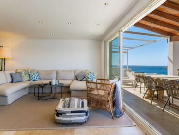 Renovated contemporary apartment with panoramic harbour views in port d'andratx