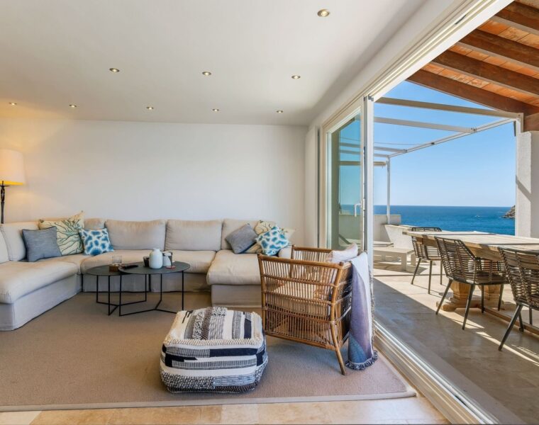 Renovated contemporary apartment with panoramic harbour views in port d'andratx