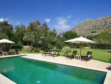 Traditional stone country house with mountain views for sale in pollensa