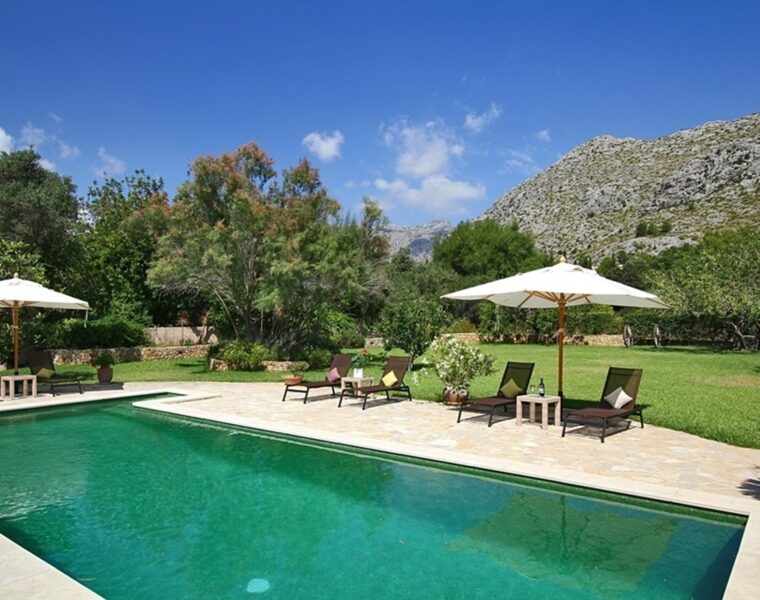 Traditional stone country house with mountain views for sale in pollensa