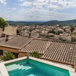 Timeless townhouse with pool in alaró - 799.000€