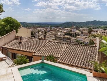 Timeless townhouse with pool in alaró - 799.000€