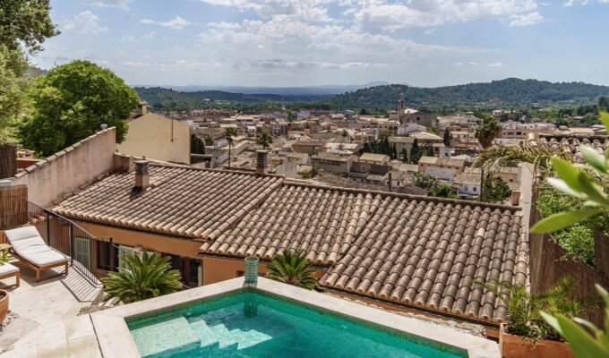 Timeless townhouse with pool in alaró - 799.000€