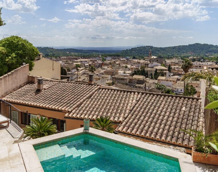 Timeless townhouse with pool in alaró - 799.000€
