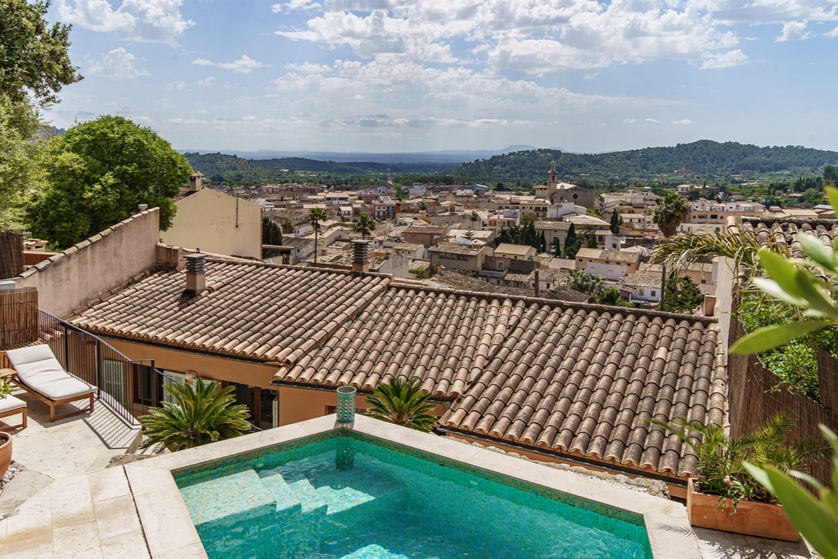 Timeless townhouse with pool in alaró - 799.000€