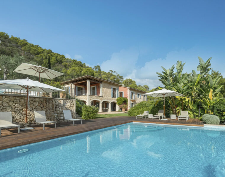 Expansive country house for sale with saltwater pool and holiday license in santa maría del camí