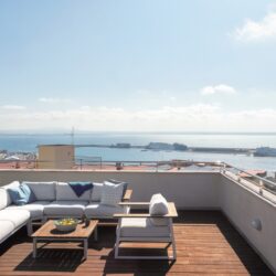 Spacious renovated apartment with private terrace and parking for sale in palma