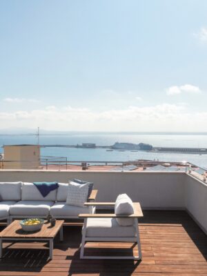 Spacious renovated apartment with private terrace and parking for sale in palma