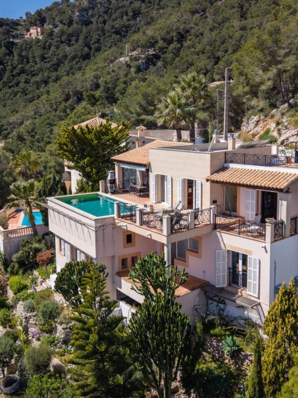 Elegant sea-view villa with pool and holiday license near artà