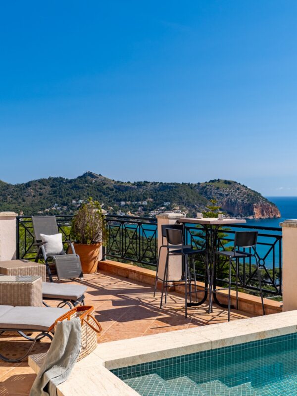 Elegant sea-view villa with pool and holiday license near artà