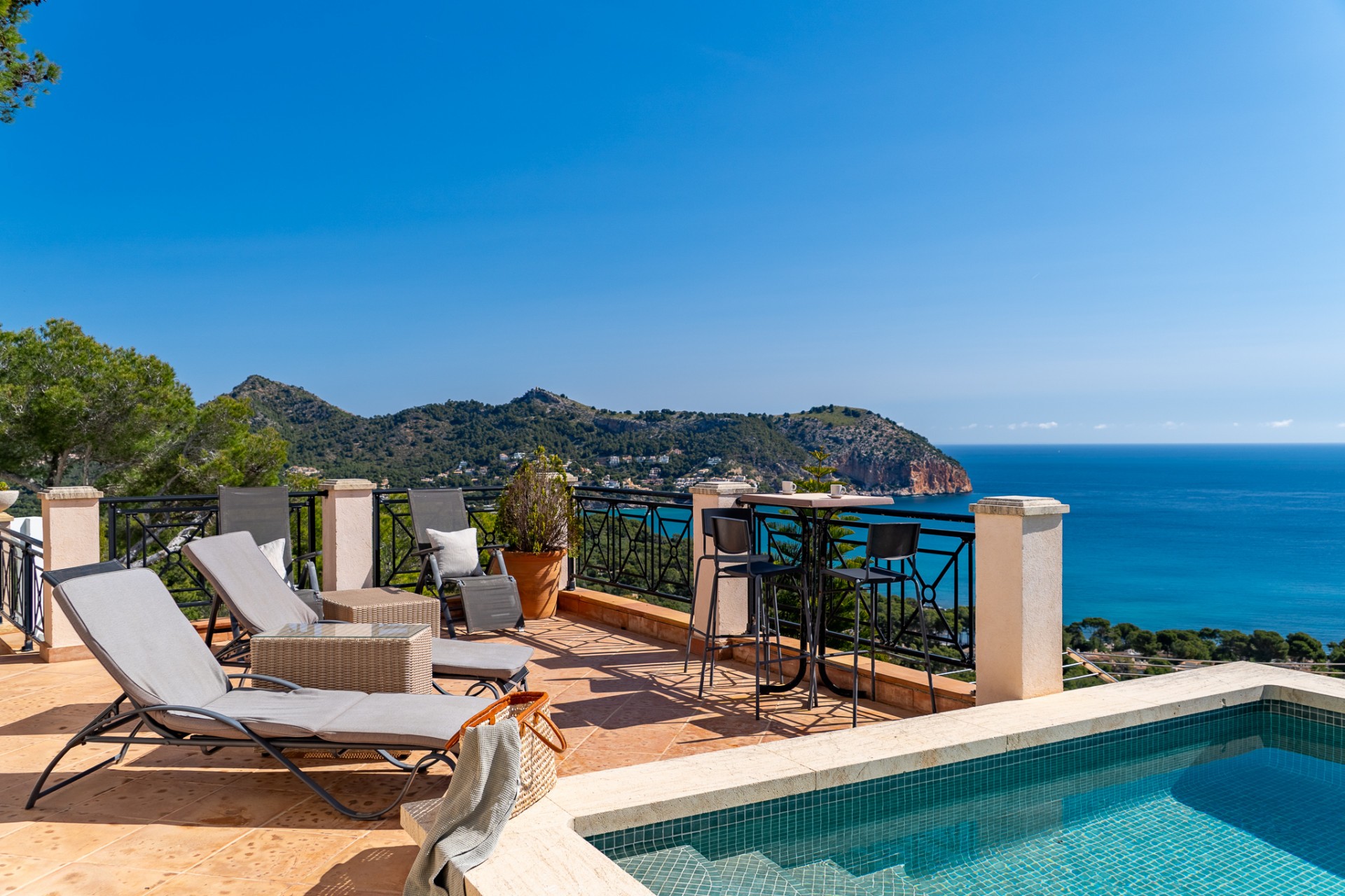 Elegant sea-view villa with pool and holiday license near artà