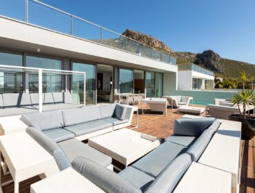 Modern coastal villa with panoramic bay views for sale in puerto pollensa