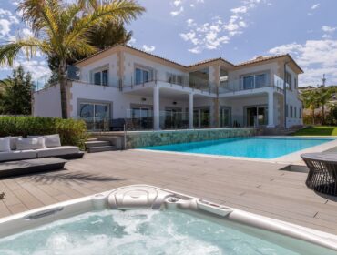 Contemporary five-bedroom sea-view villa for sale in santa ponsa