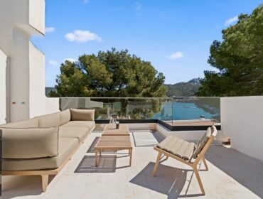 Refined contemporary townhouse with harbour vistas for sale in port d’andratx