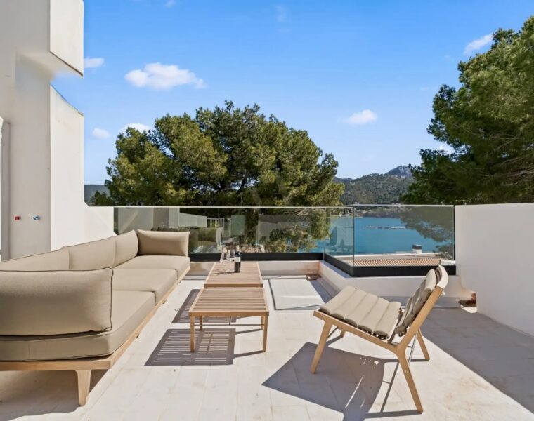 Refined contemporary townhouse with harbour vistas for sale in port d’andratx