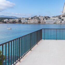 Frontline penthouse with expansive sea-view terraces for sale in santa ponsa