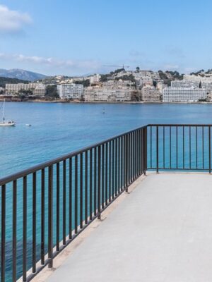 Frontline penthouse with expansive sea-view terraces for sale in santa ponsa