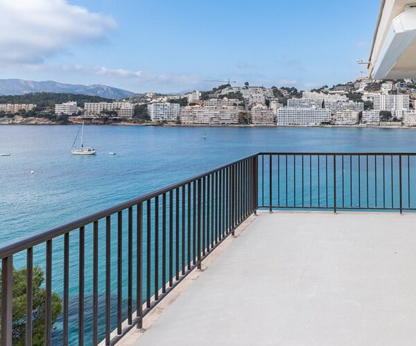 Frontline penthouse with expansive sea-view terraces for sale in santa ponsa