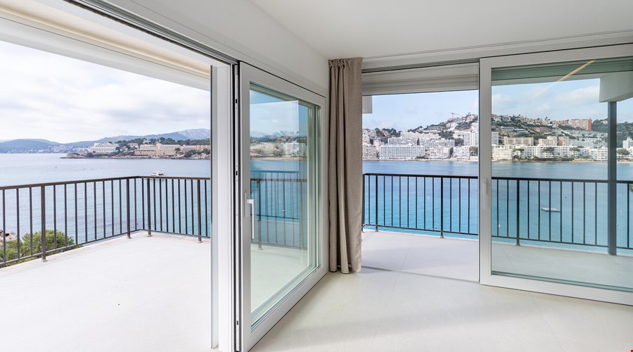 Frontline penthouse with expansive sea-view terraces for sale in santa ponsa