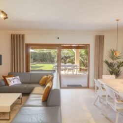 Renovated single-level townhouse for sale with private garden and pool access in santa ponsa