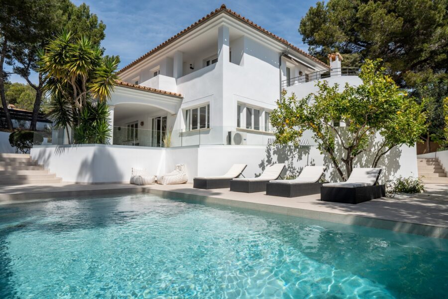 Recently renovated four bedroom villa with pool and garden in santa ponsa