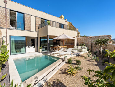 Heritage palace garden sanctuary property for sale in santa maria del camí