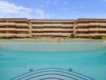 Refined garden apartment with exclusive community wellness for sale in bendinat