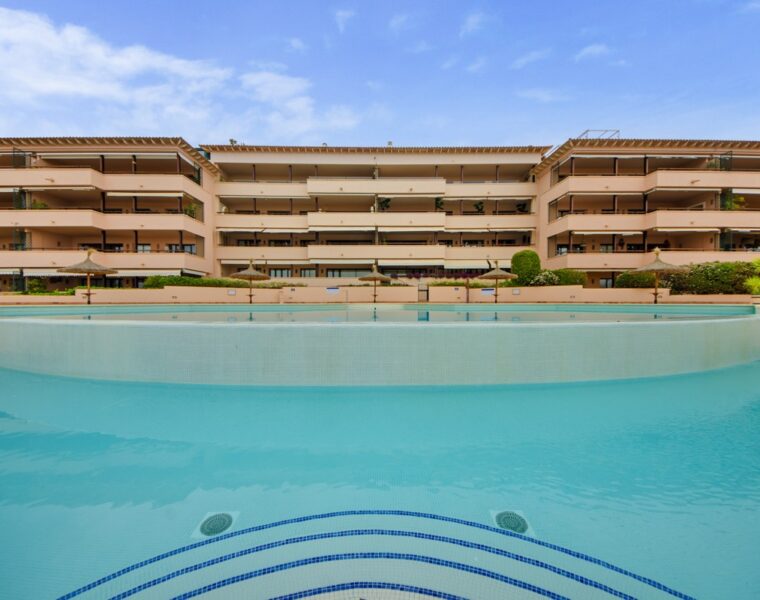 Refined garden apartment with exclusive community wellness for sale in bendinat
