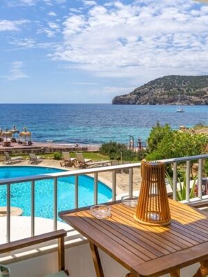 Refined beachfront apartment with panoramic vistas in camp de mar