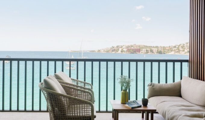 Exquisite seafront frontline apartment for sale in palma