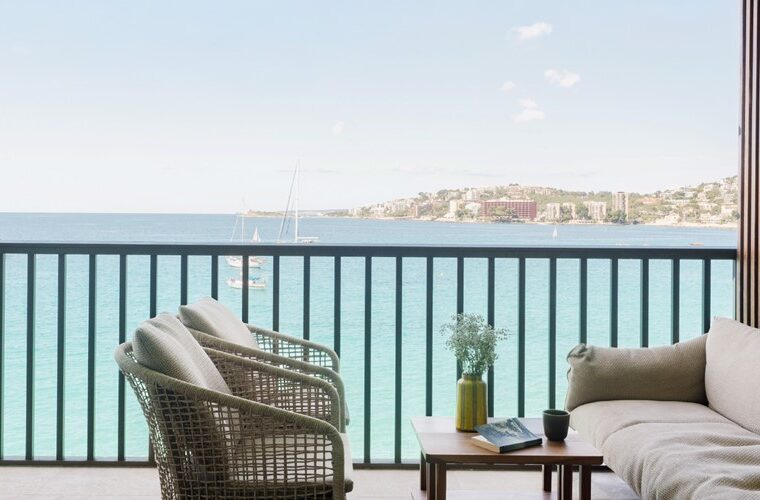 Exquisite seafront frontline apartment for sale in palma
