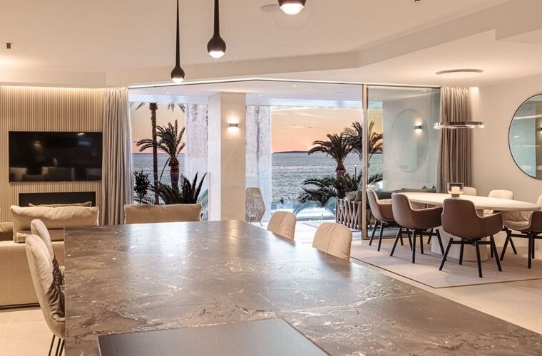 Exquisite frontline coastal residence for sale in palma