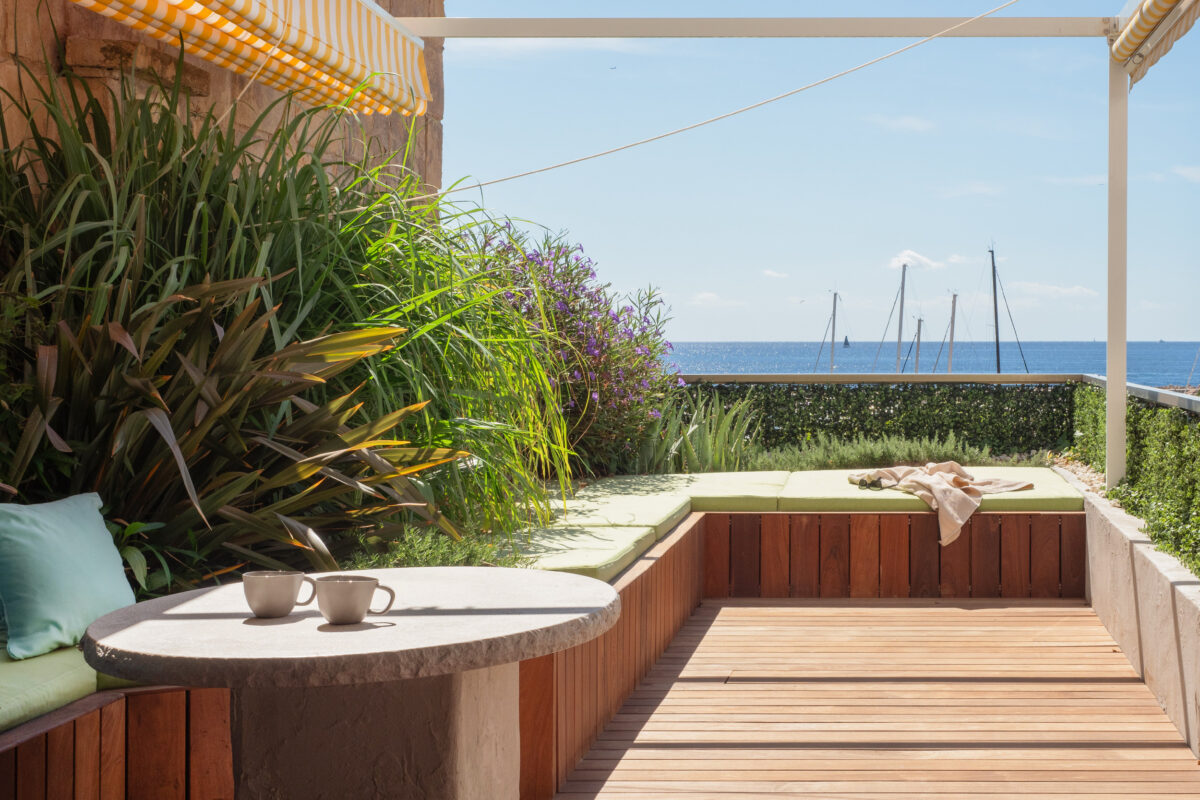 Sophisticated renovated apartment with harbour vistas in Puerto Portals