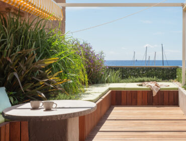 Sophisticated renovated apartment with harbour vistas in puerto portals