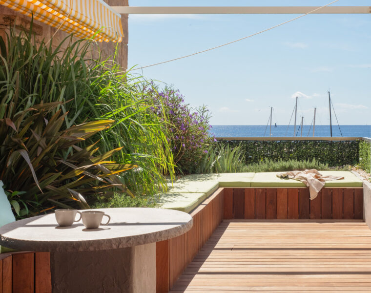 Sophisticated renovated apartment with harbour vistas in puerto portals