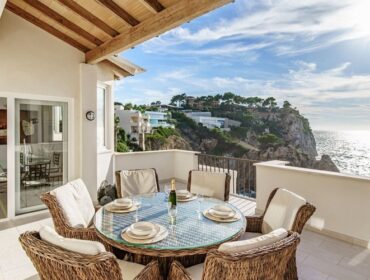 Exquisite frontline coastal residence with panoramic mediterranean views in santa ponsa