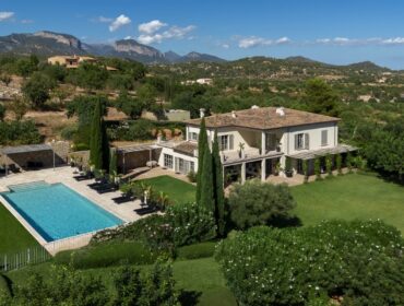 Grand architectural country house with sea views in santa maría del camí
