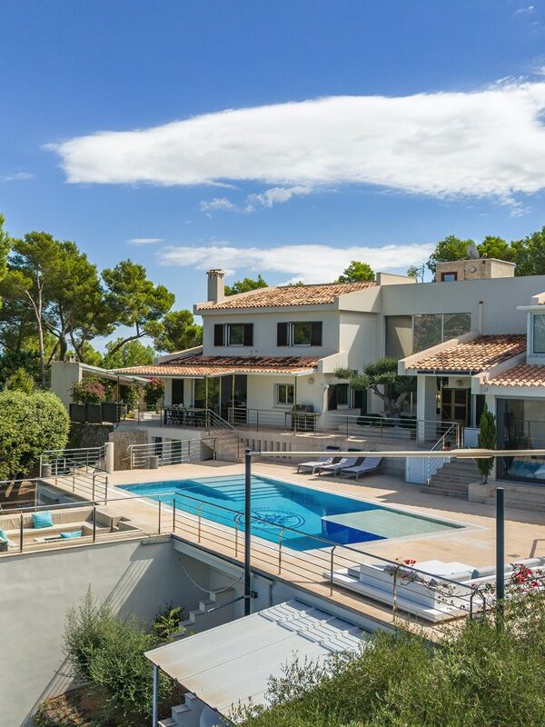 Seven-bedroom country house with panoramic mountain views for sale near campanet