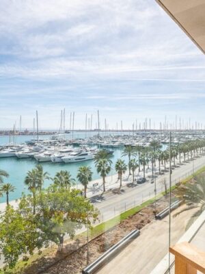 Sophisticated waterfront penthouse with cathedral views in palma