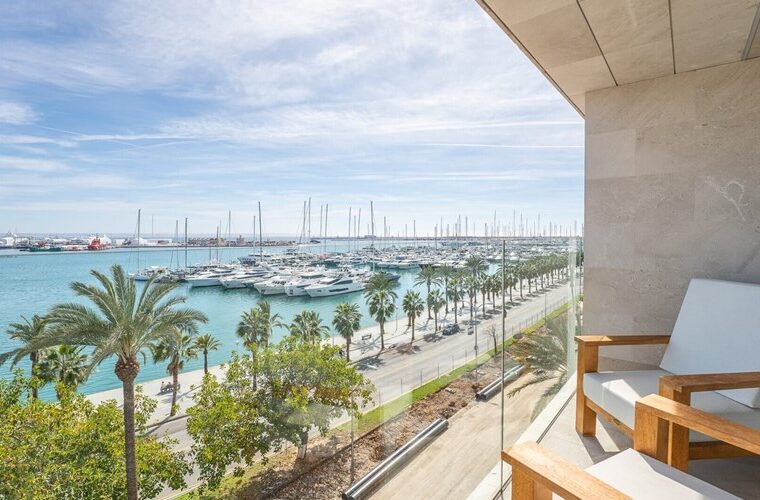 Sophisticated waterfront penthouse with cathedral views in palma