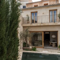 Luxurious four-bedroom townhouse with private pool and garden in alaró
