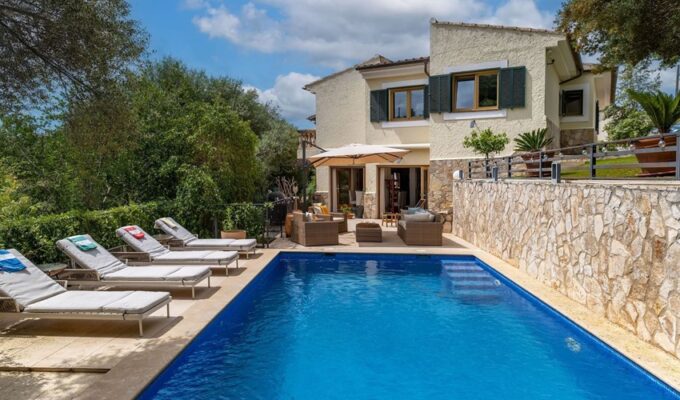 Secluded four-bedroom mediterranean villa with private pool in calvià