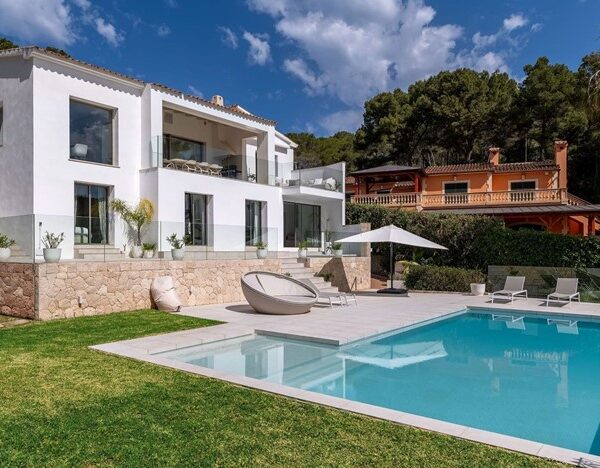 Refurbished five-bedroom villa with a rare flat garden for sale in camp de mar