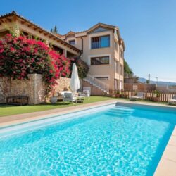 Spacious eight-bedroom symmetrical villa with pool and mountain views in palma