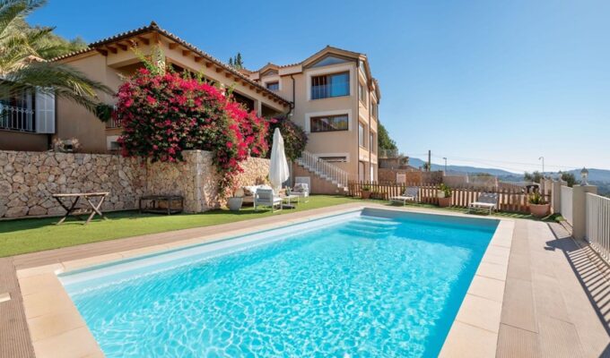 Spacious eight-bedroom symmetrical villa with pool and mountain views in palma