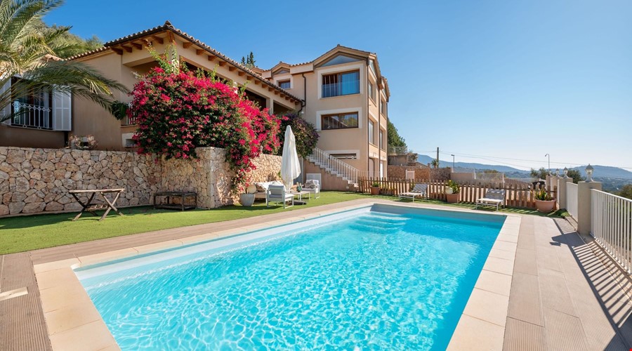 Spacious eight-bedroom symmetrical villa with pool and mountain views in palma