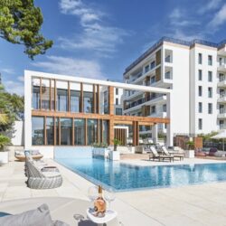 Coastal apartment with private terraces & parking for sale in puerto portals - price drop