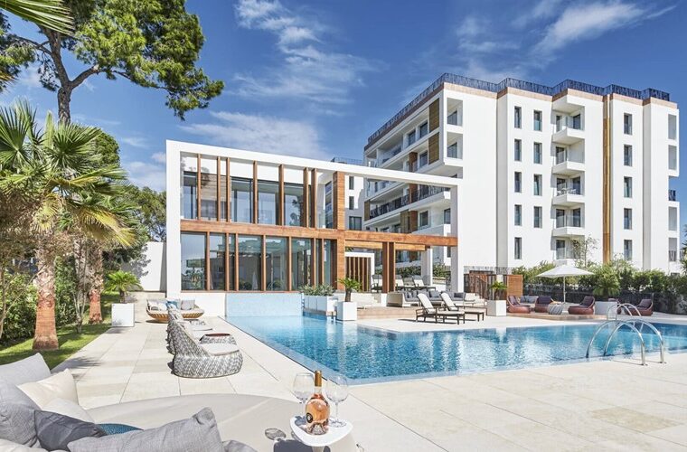 Coastal apartment with private terraces & parking for sale in puerto portals - price drop